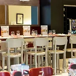 Ibis Paris Velizy 克拉马