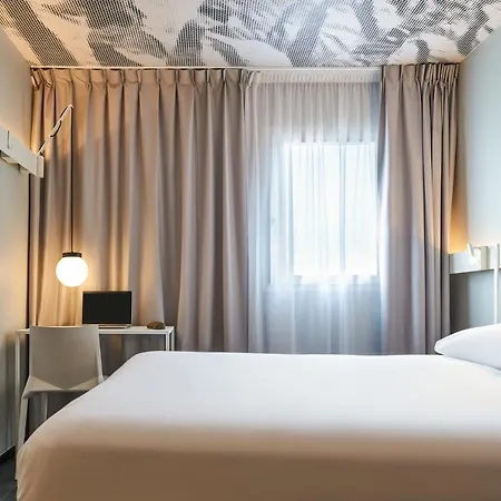 Ibis Paris Velizy 3* Кламар