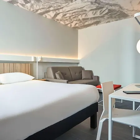 Ibis Paris Velizy 3*