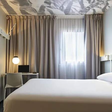 Ibis Paris Velizy 3*