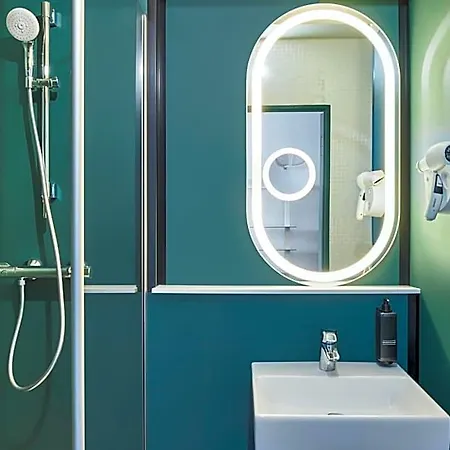 Ibis Paris Velizy 호텔 3*