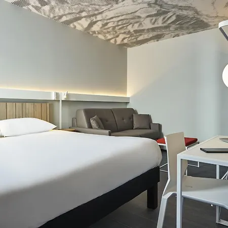 ホテル Ibis Paris Velizy クラマール